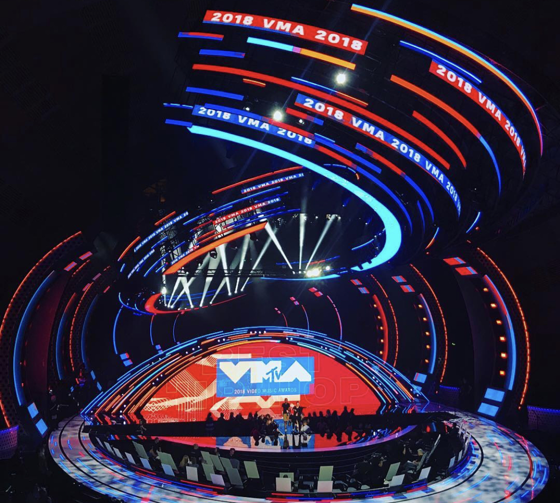 image of stage designed by Atomic Design at the 2018 MTV Video Music Awards. Photo credit: Julio Himede